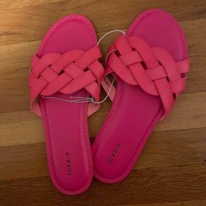 NWT hot pink sandal torrid 11.5 wide